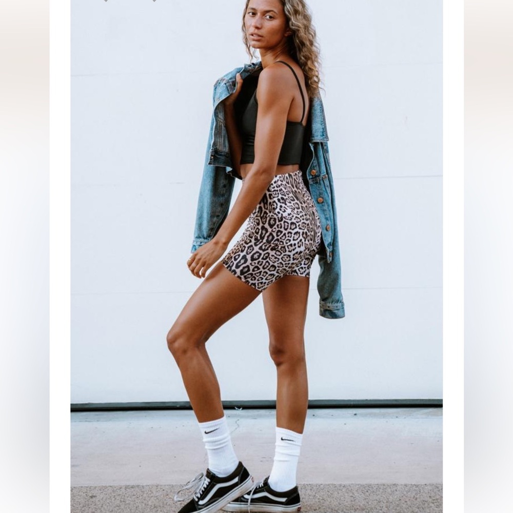 Onzie Leopard-Print High-Rise Biker Shorts — Black & Tan